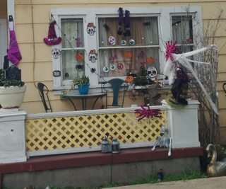 Illustration for article titled Halloween Decorations From a Few Neighborhoods